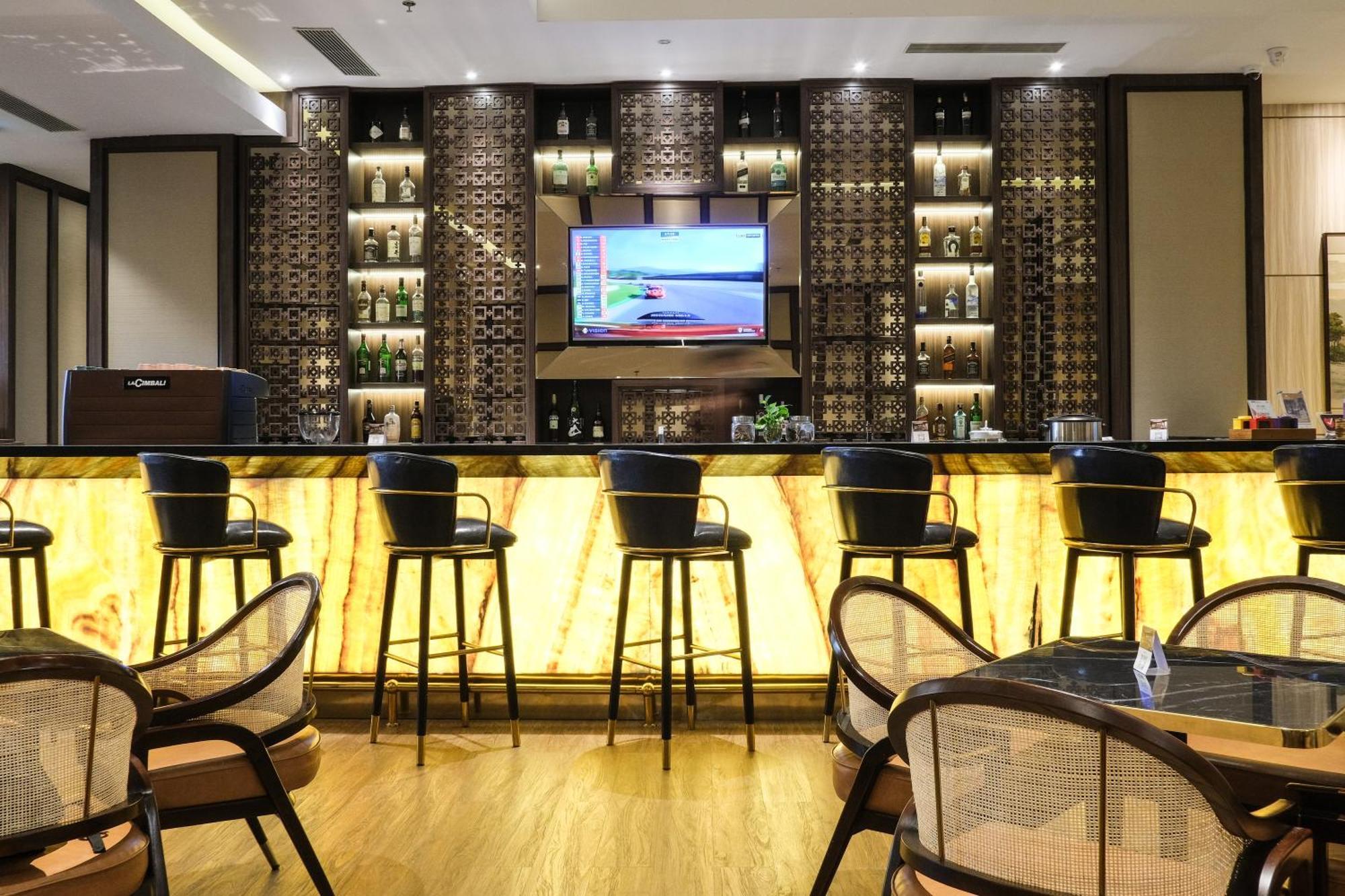 Hotel Chanti Managed by TENTREM Hotel Management Indonesia Semarang Buitenkant foto